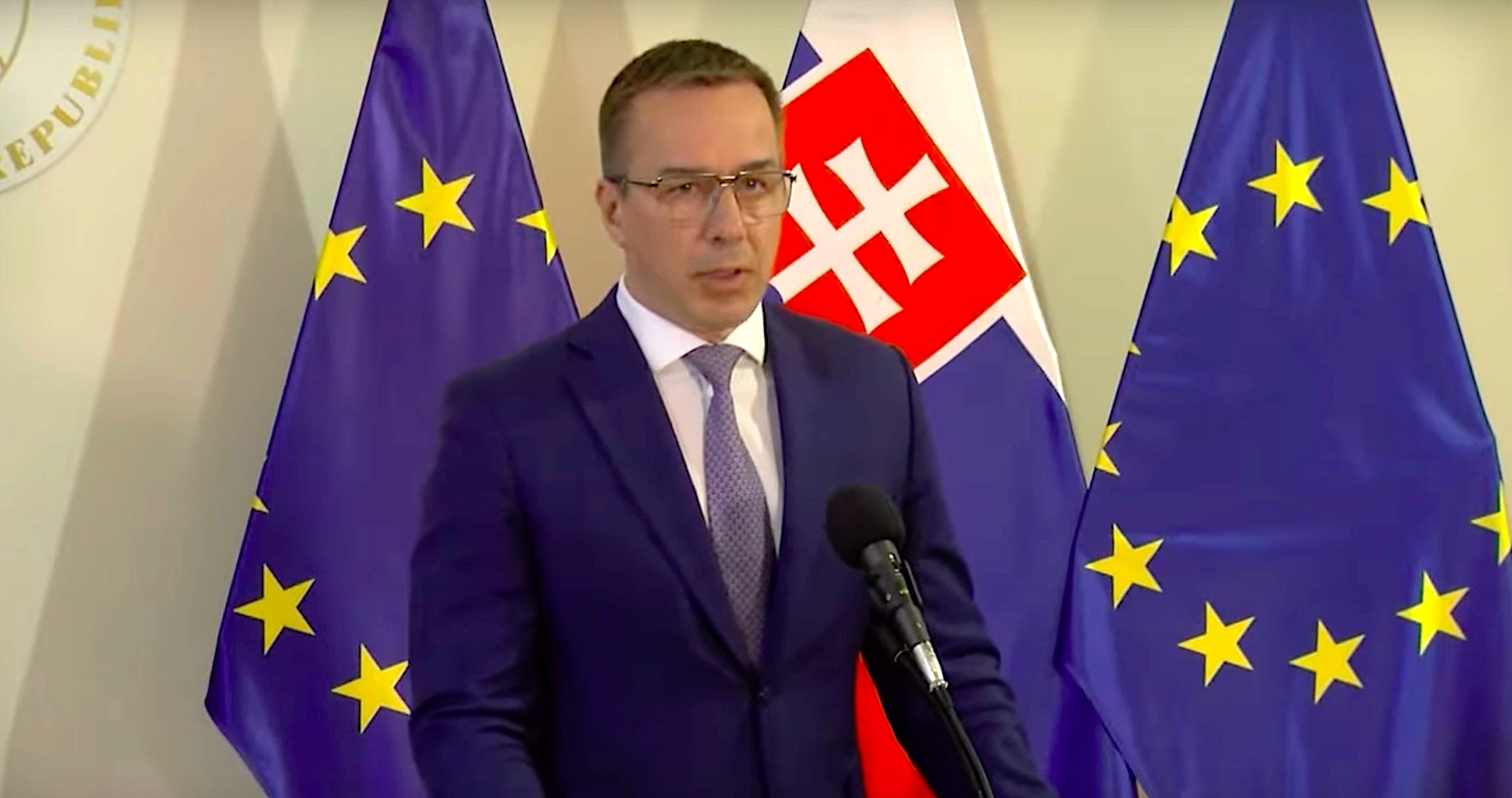 VIDEO: Štát v reakcii na americké clá preplatí zamestnancom 60 % mzdy a ďalších 20 % mzdy preplatí zamestnávateľ počas šiestich mesiacov 
